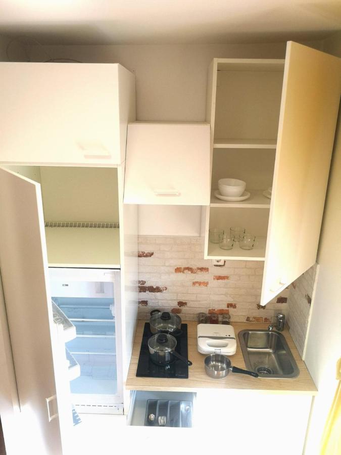 Studio Apartman "Nicole" พูลา ภายนอก รูปภาพ