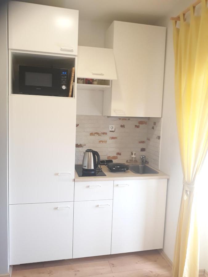 Studio Apartman "Nicole" พูลา ภายนอก รูปภาพ