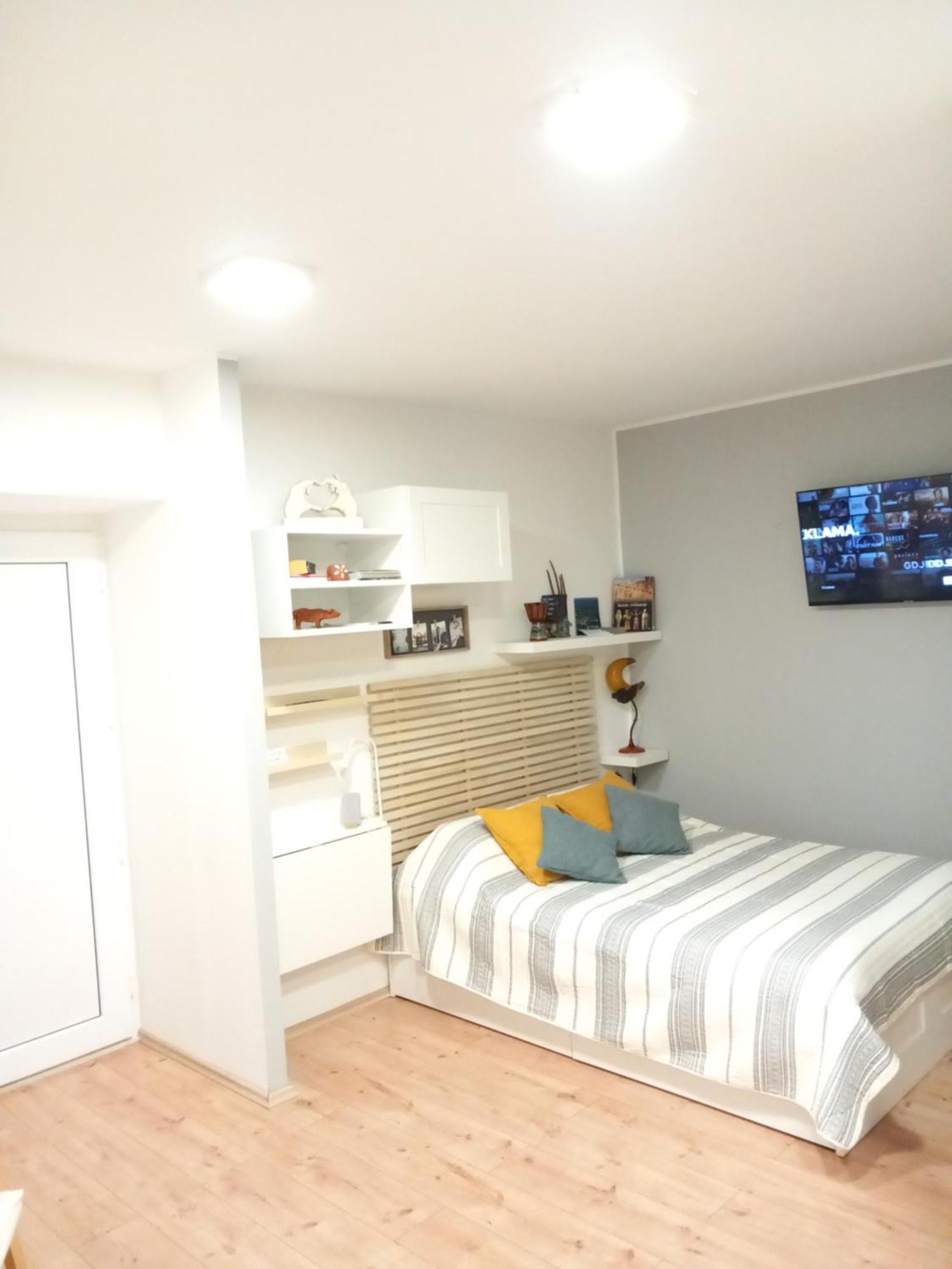 Studio Apartman "Nicole" พูลา ภายนอก รูปภาพ