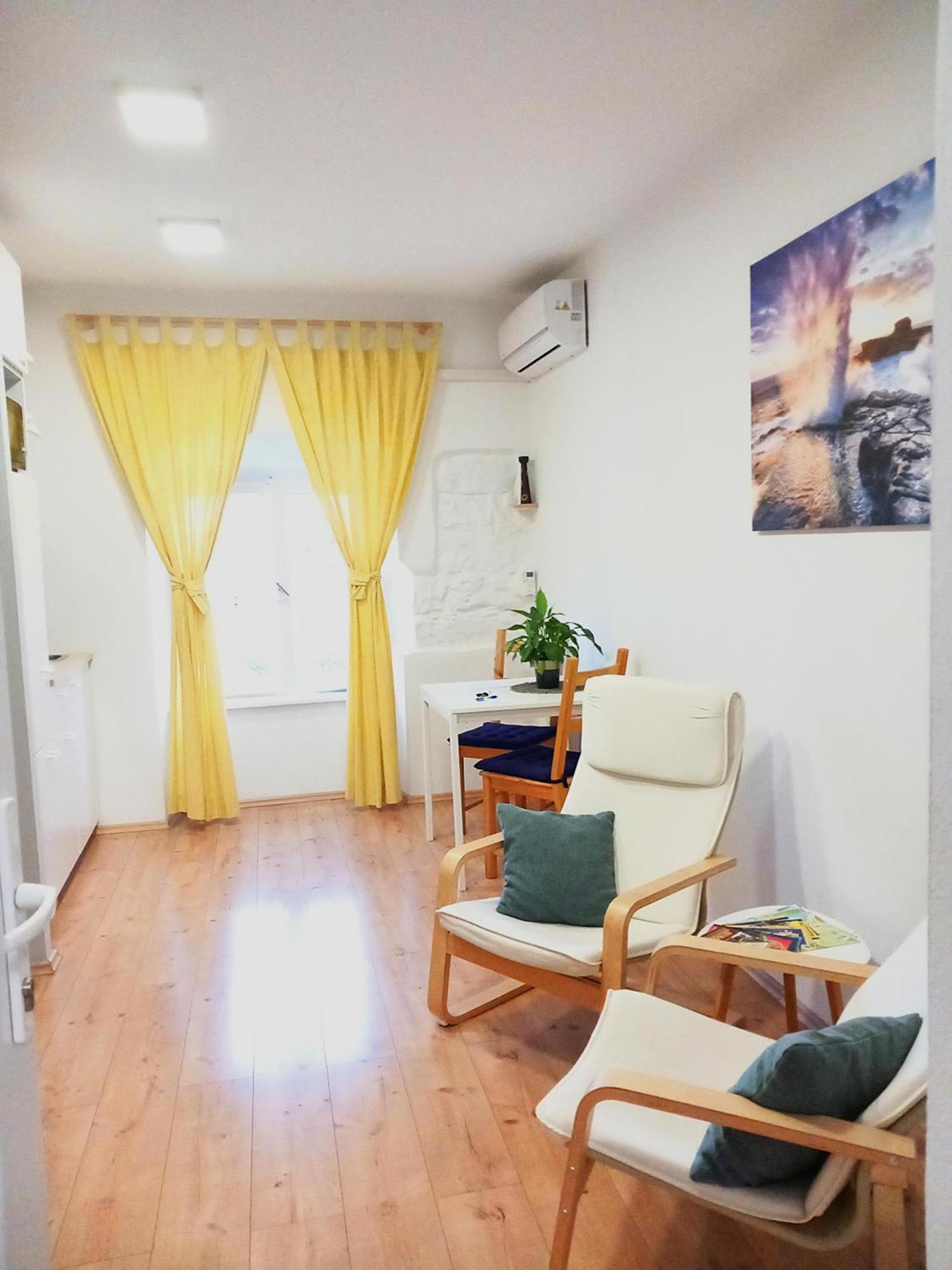 Studio Apartman "Nicole" พูลา ภายนอก รูปภาพ